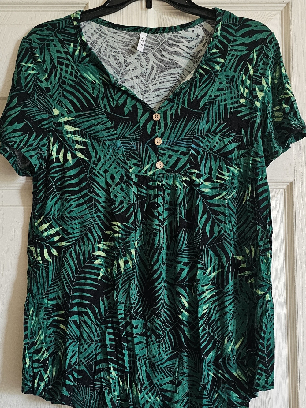Kathy Size M Women’s Tropical Leaf V-Neck Button Front Top - Green/Black
